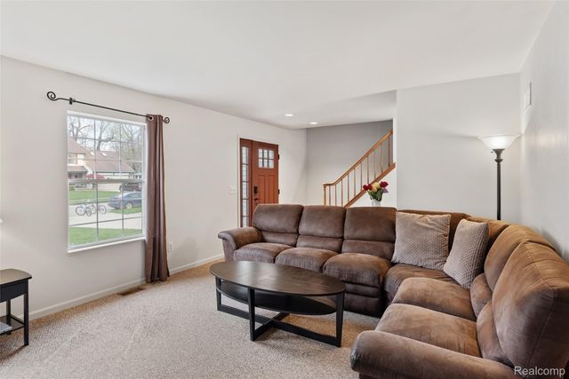 4325 Heatherstone Drive, Waterford Charter Township, MI 48329