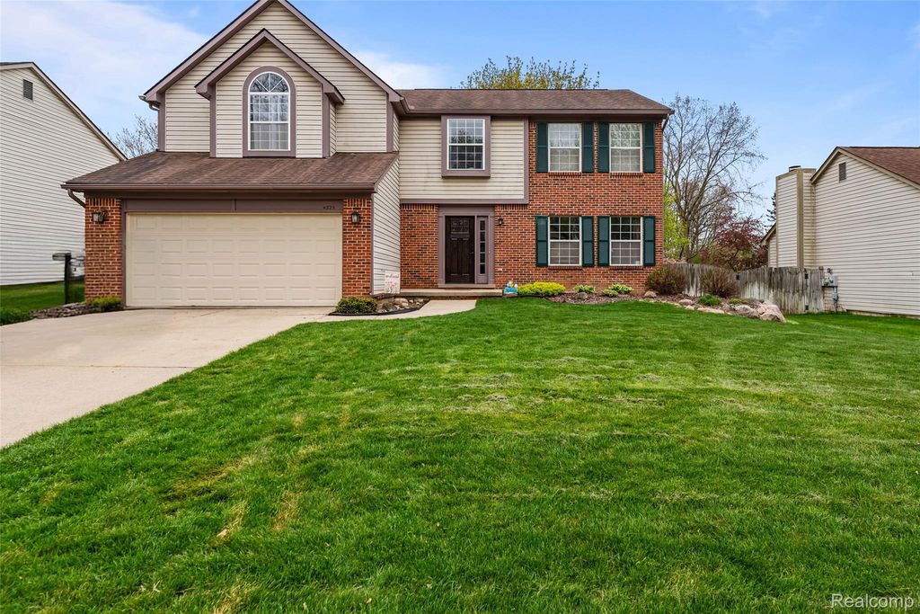 4325 Heatherstone Drive, Waterford Charter Township, MI 48329