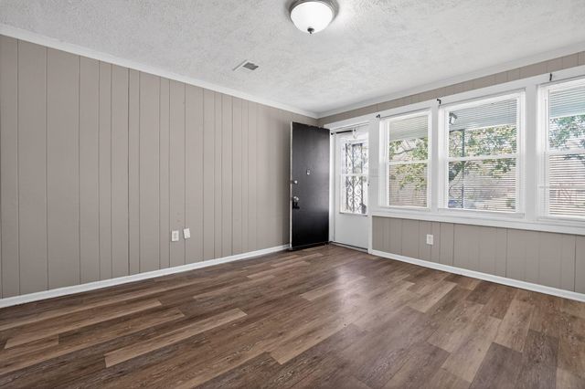 4033 CLEARPOOL CIRCLE RD, Memphis, TN 38118