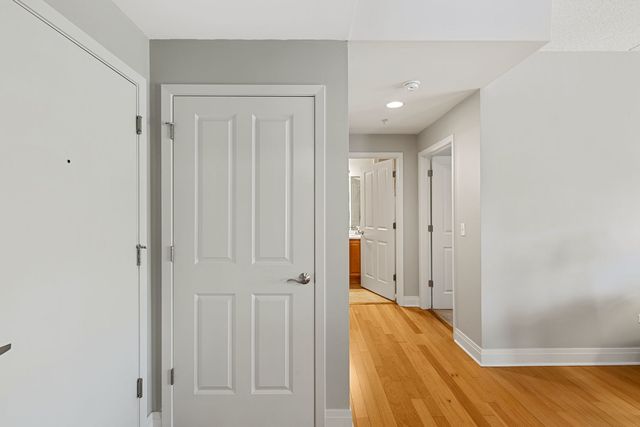 100 S Emerson Street 205, Mount Prospect, IL 60056