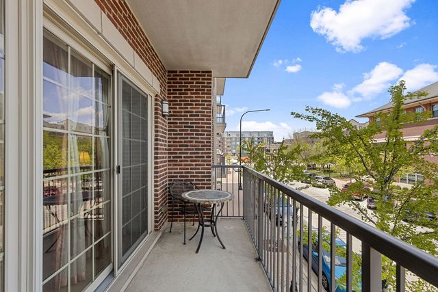 100 S Emerson Street 205, Mount Prospect, IL 60056
