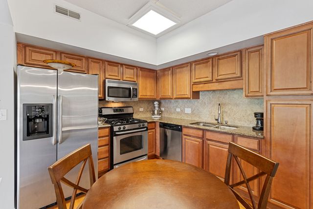 100 S Emerson Street 205, Mount Prospect, IL 60056