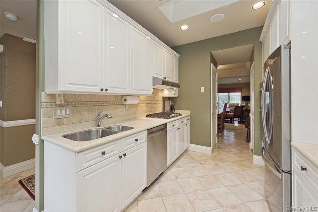 51 Windwatch Dr. Drive 51, Hauppauge, NY 11788