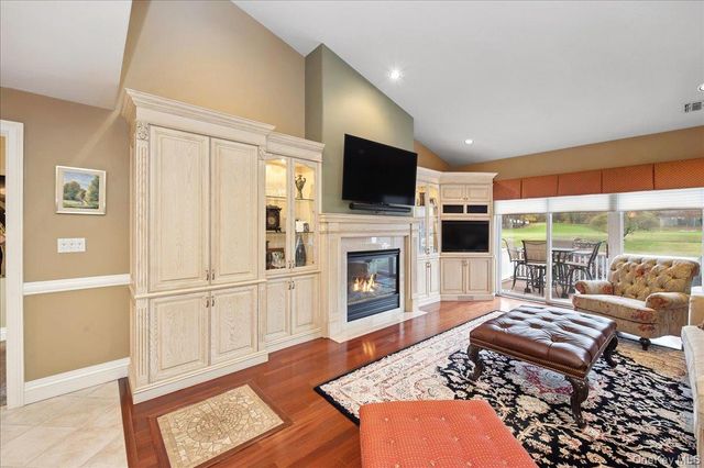 51 Windwatch Dr. Drive 51, Hauppauge, NY 11788