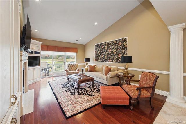 51 Windwatch Dr. Drive 51, Hauppauge, NY 11788