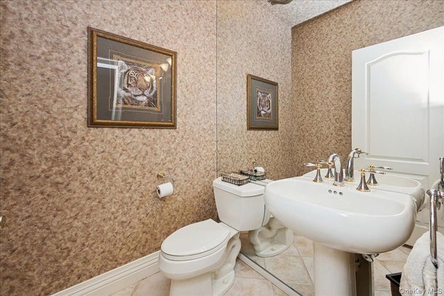 51 Windwatch Dr. Drive 51, Hauppauge, NY 11788