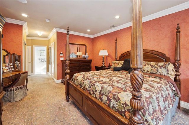 51 Windwatch Dr. Drive 51, Hauppauge, NY 11788