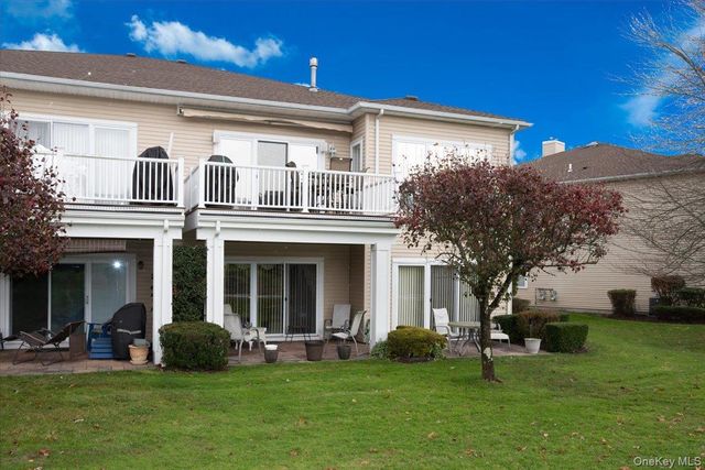 51 Windwatch Dr. Drive 51, Hauppauge, NY 11788