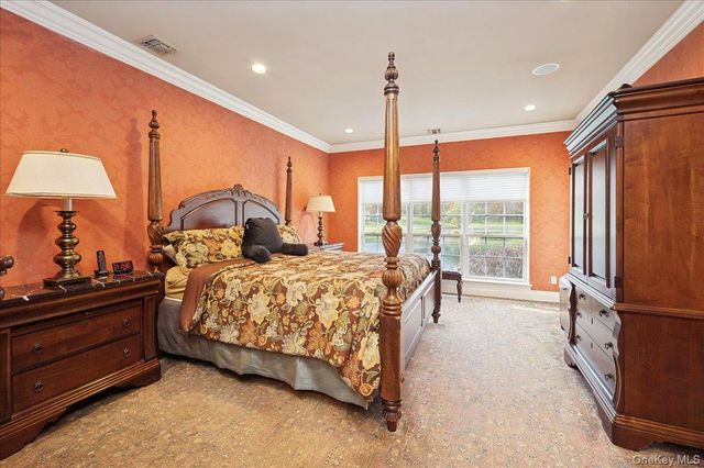 51 Windwatch Dr. Drive 51, Hauppauge, NY 11788