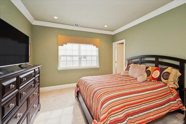 51 Windwatch Dr. Drive 51, Hauppauge, NY 11788