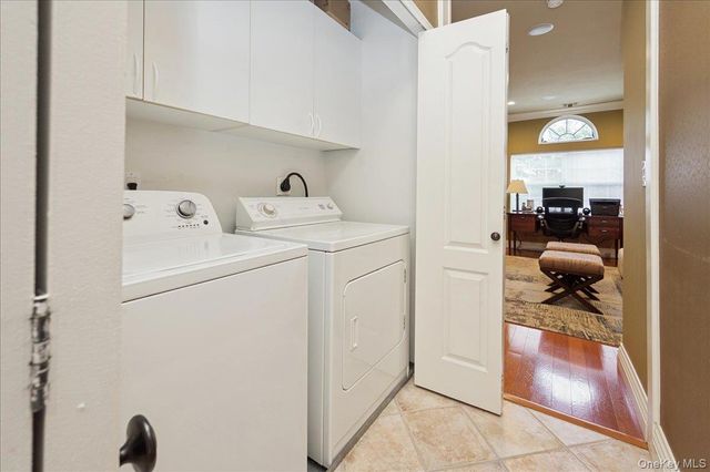 51 Windwatch Dr. Drive 51, Hauppauge, NY 11788