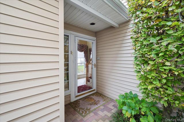 51 Windwatch Dr. Drive 51, Hauppauge, NY 11788