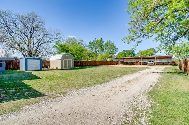 303 Gandy Street, Lipan, TX 76462