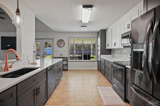 5111 Keystone Dr, Gulf Breeze, FL 32563