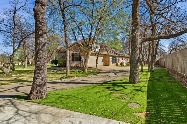 3714 Cove Timber Avenue, Granbury, TX 76049