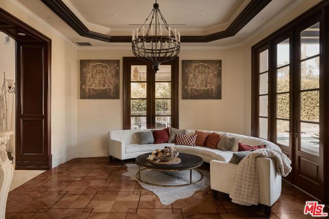 614 N Palm Drive, Beverly Hills, CA 90210