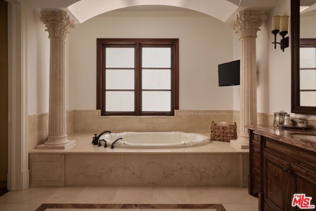 614 N Palm Drive, Beverly Hills, CA 90210