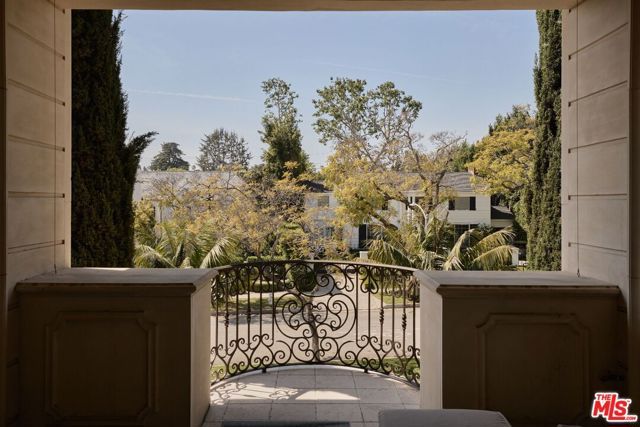 614 N Palm Drive, Beverly Hills, CA 90210