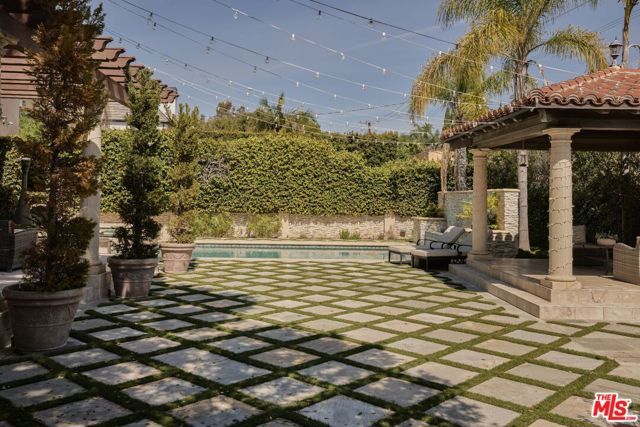 614 N Palm Drive, Beverly Hills, CA 90210