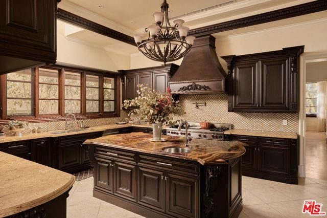 614 N Palm Drive, Beverly Hills, CA 90210