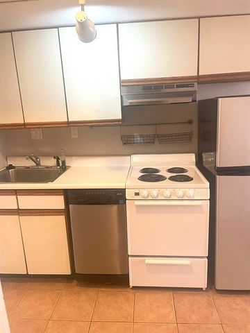 40 Saint Botolph 36, Boston, MA 02116