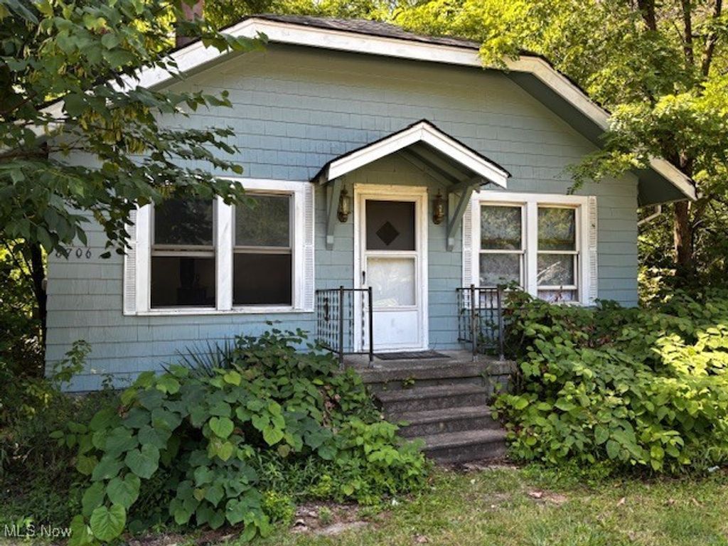 8706 Stearns Road, Olmsted Twp, OH 44138