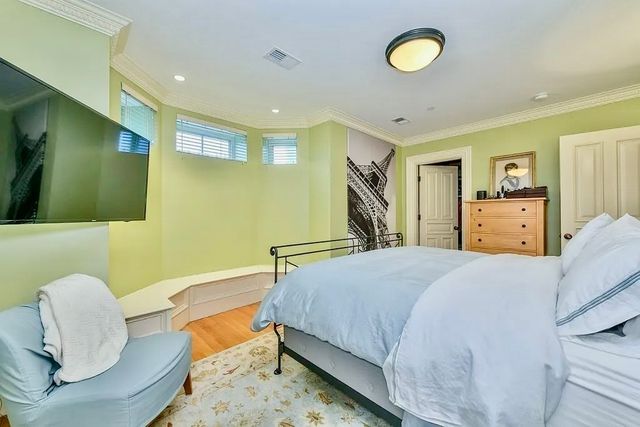 61 M 1, Boston, MA 02127