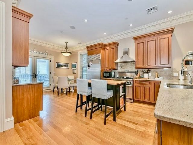 61 M 1, Boston, MA 02127