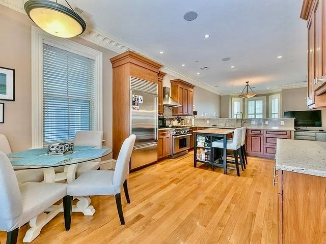 61 M 1, Boston, MA 02127