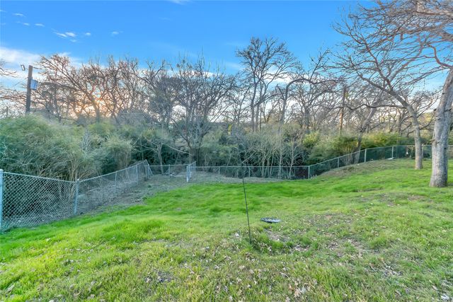 828 S Collins Street, Arlington, TX 76010