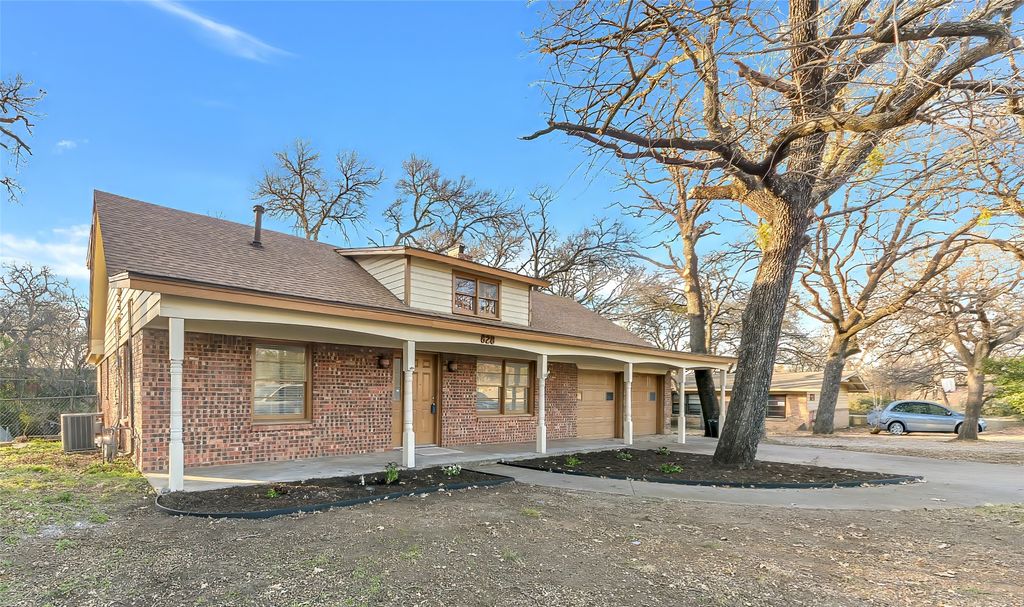828 S Collins Street, Arlington, TX 76010