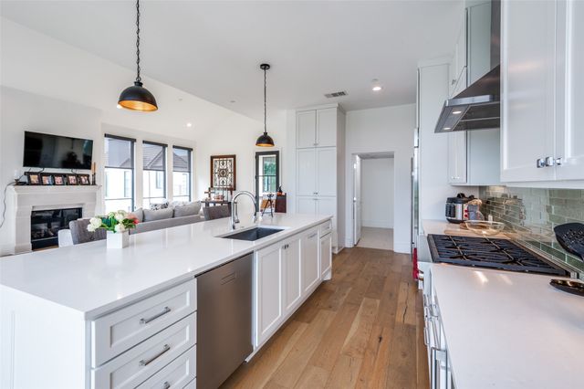 5270 Town and Country 326, Frisco, TX 75034