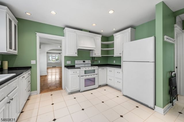 96 Pickford Ave, Phillipsburg Town, NJ 08865