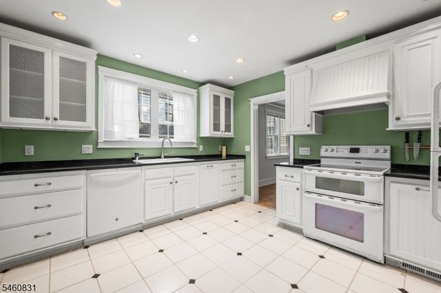 96 Pickford Ave, Phillipsburg Town, NJ 08865