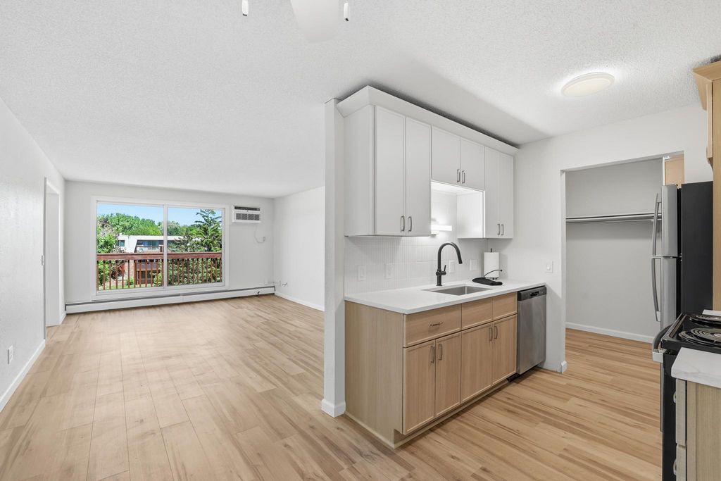 14630 Garrett Avenue 611, Apple Valley, MN 55124 — photo 3