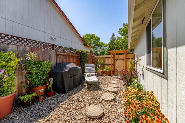 1783 SE Brookhurst Way, Grants Pass, OR 97527