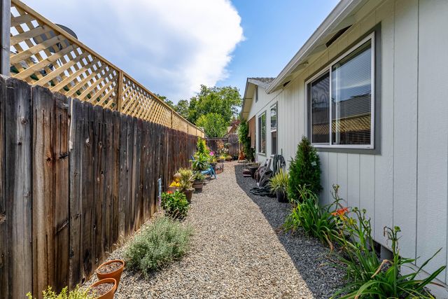 1783 SE Brookhurst Way, Grants Pass, OR 97527