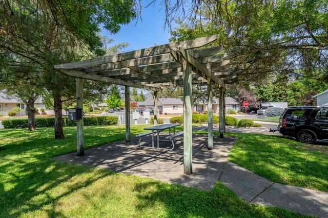1783 SE Brookhurst Way, Grants Pass, OR 97527