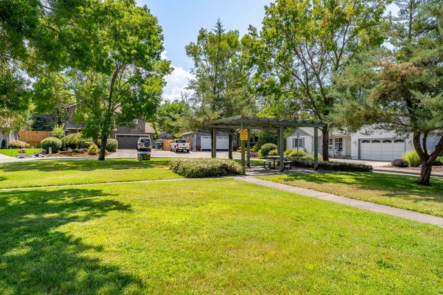 1783 SE Brookhurst Way, Grants Pass, OR 97527