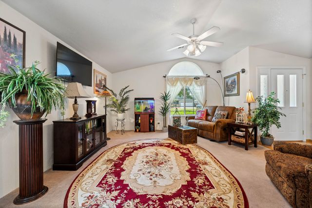 1783 SE Brookhurst Way, Grants Pass, OR 97527