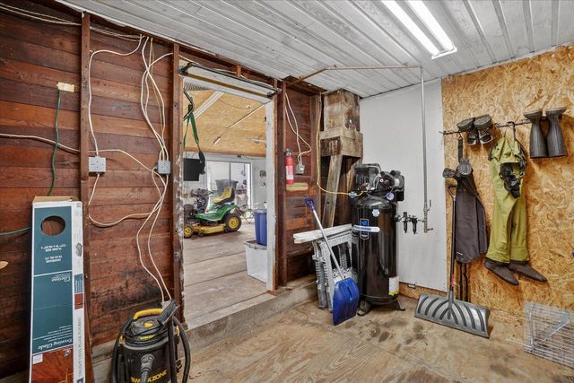 12718 229th AVENUE, Bristol, WI 53104