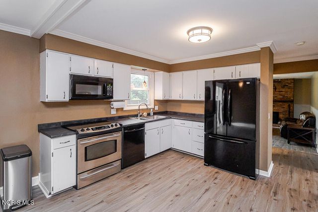 642 Stacey Lane, Maumee, OH 43537