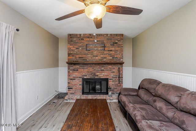 642 Stacey Lane, Maumee, OH 43537
