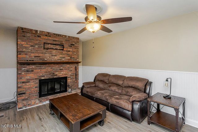 642 Stacey Lane, Maumee, OH 43537