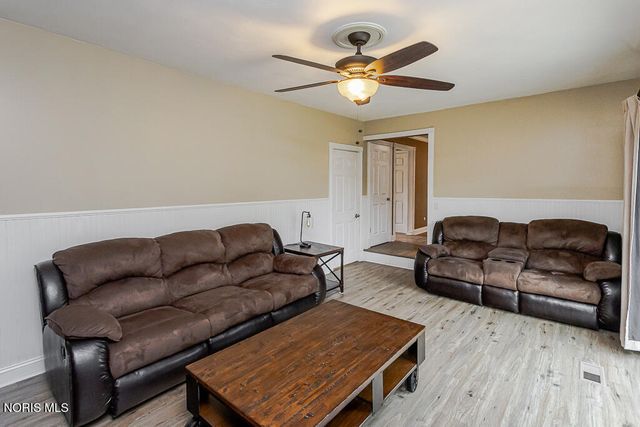 642 Stacey Lane, Maumee, OH 43537