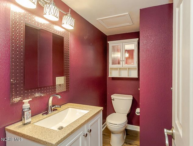 642 Stacey Lane, Maumee, OH 43537