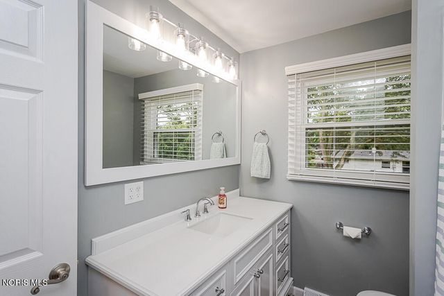 642 Stacey Lane, Maumee, OH 43537
