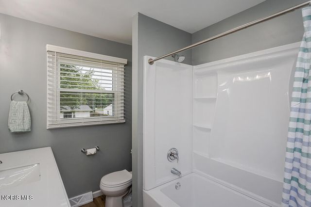 642 Stacey Lane, Maumee, OH 43537