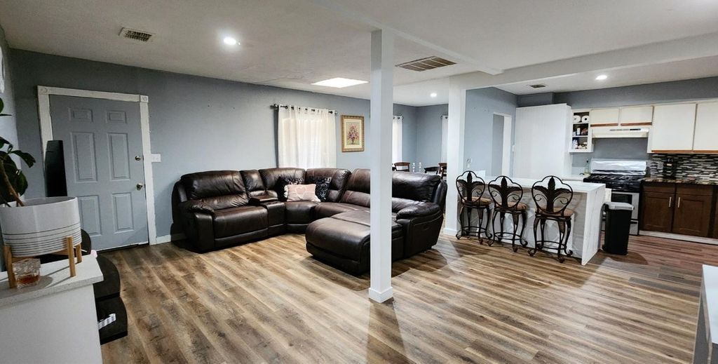 318 Macarthur Boulevard, Grand Prairie, TX 75050
