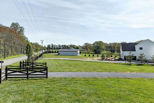 702 Starlight Rd, Mcminnville, TN 37110
